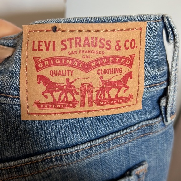Womens Straight Leg Levi’s Sz 6 EUC - Picture 3 of 5